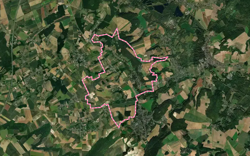 Vue satellite de Ponchon avec ses contours administratifs