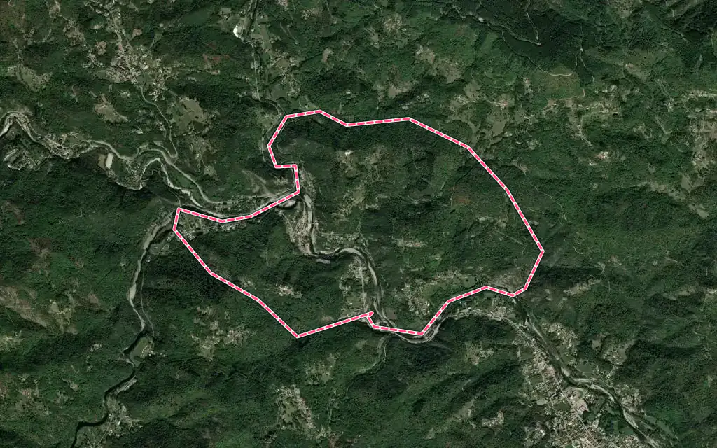 Vue satellite de Pont-de-Labeaume avec ses contours administratifs