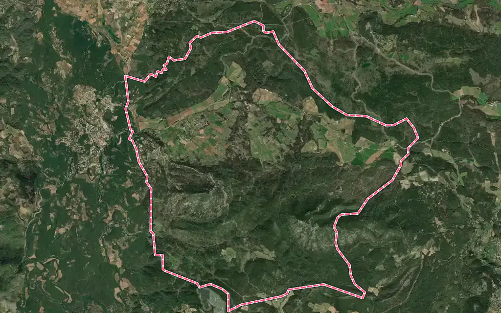 Vue satellite de Pontevès avec ses contours administratifs