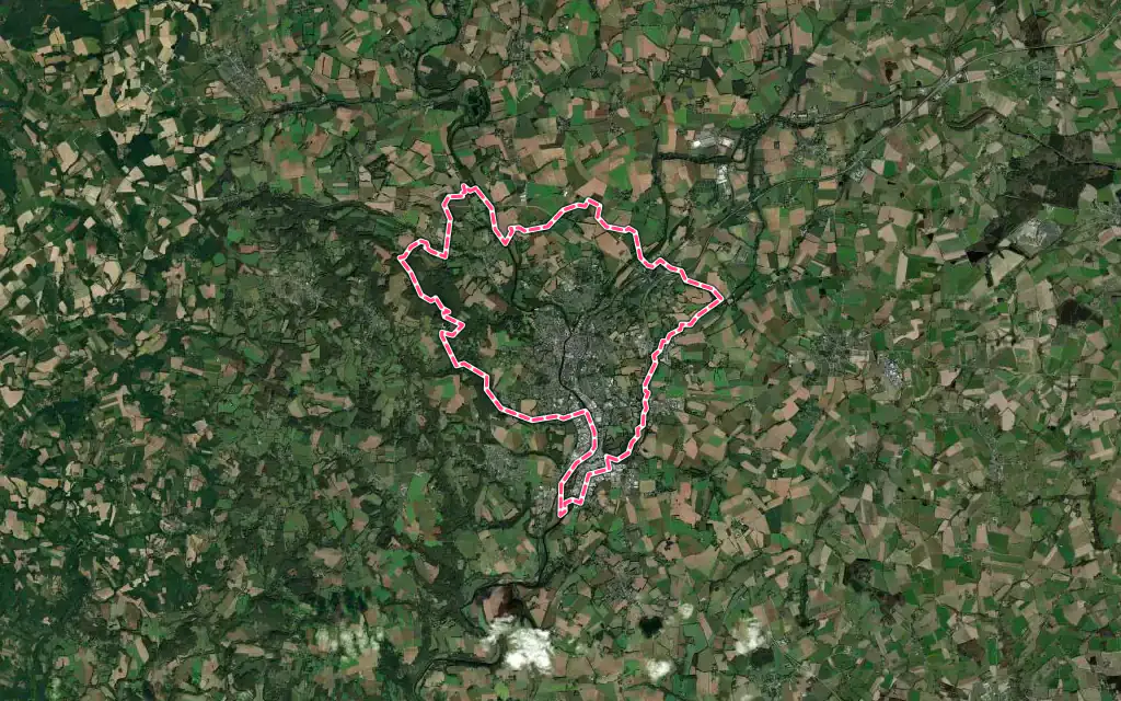 Vue satellite de Pontivy avec ses contours administratifs