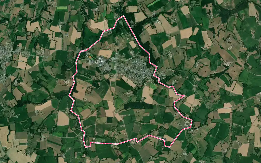 Vue satellite de Pontmain avec ses contours administratifs