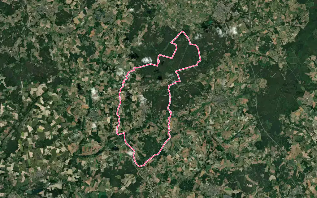 Vue satellite de Pontvallain avec ses contours administratifs