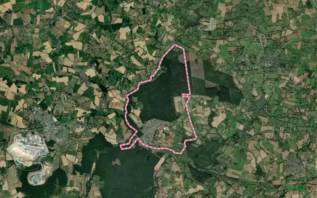 Vue satellite de Port-Brillet avec ses contours administratifs