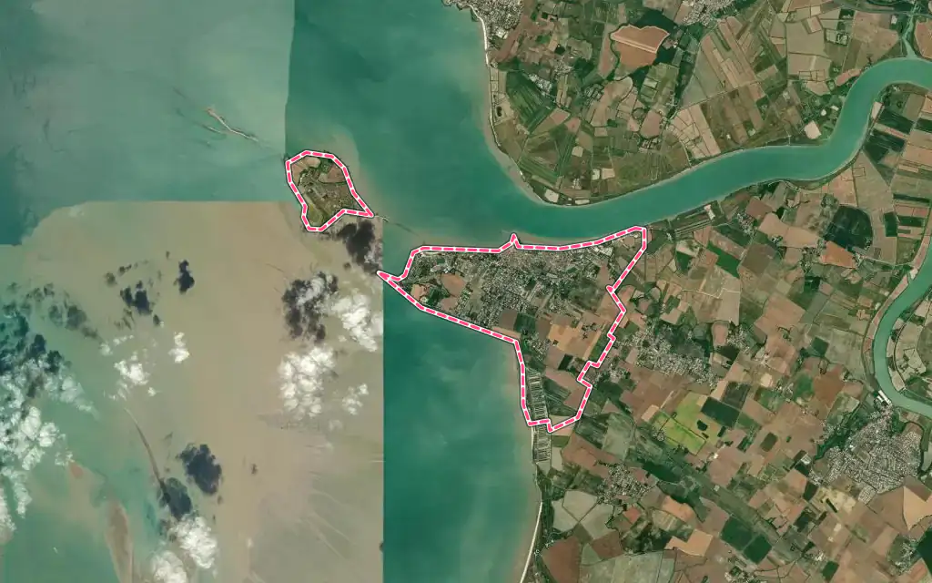 Vue satellite de Port-des-Barques avec ses contours administratifs