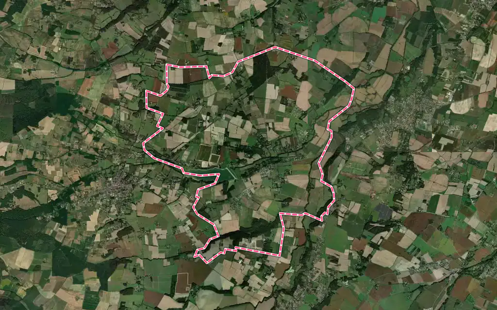 Vue satellite de Poucharramet avec ses contours administratifs