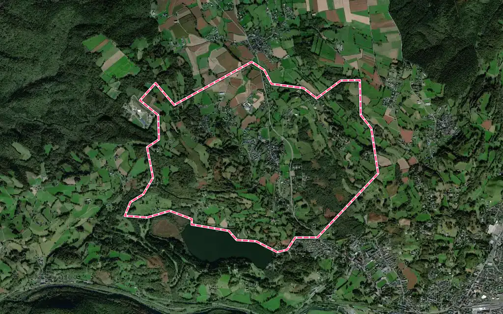 Vue satellite de Poueyferré avec ses contours administratifs