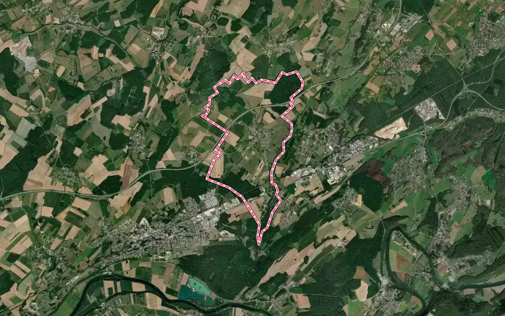 Vue satellite de Pouilley-Français avec ses contours administratifs