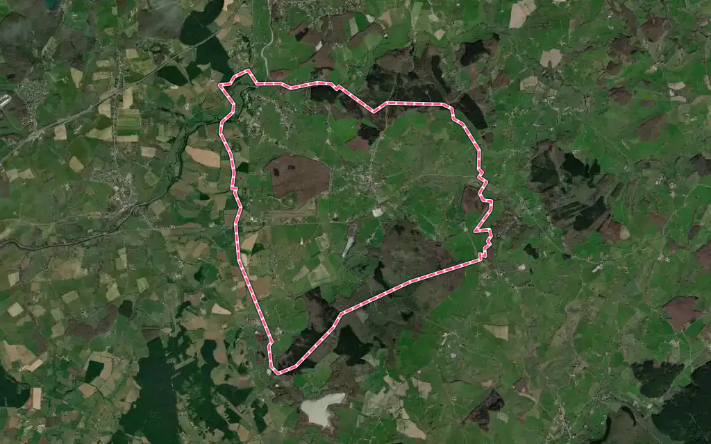 Vue satellite de Pouilloux avec ses contours administratifs