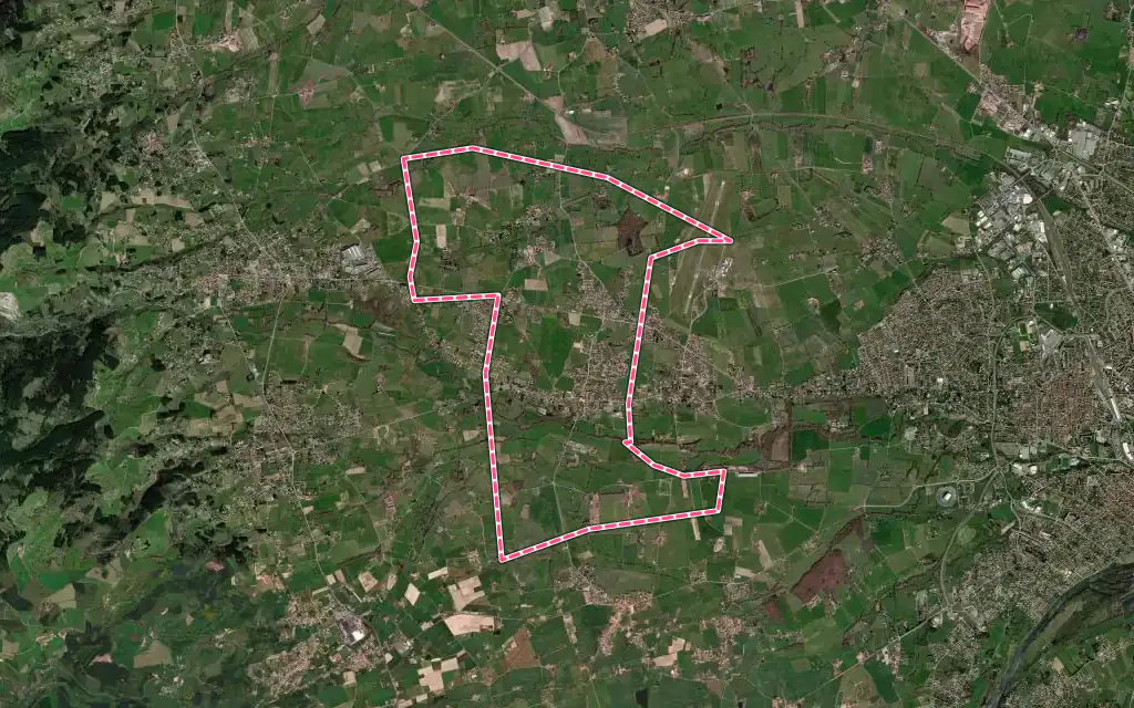 Vue satellite de Pouilly-les-Nonains avec ses contours administratifs
