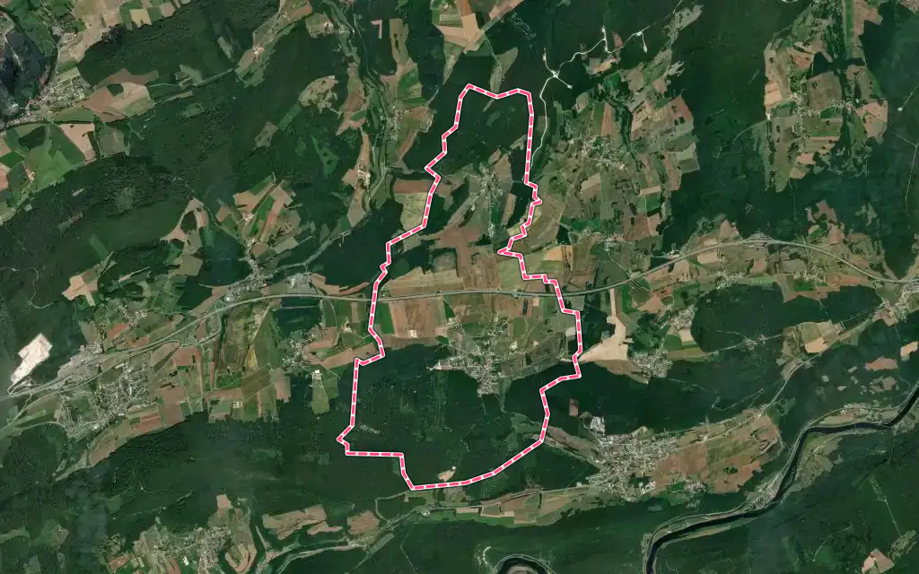 Vue satellite de Pouligney-Lusans avec ses contours administratifs