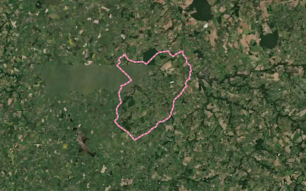 Vue satellite de Pouligny-Notre-Dame avec ses contours administratifs