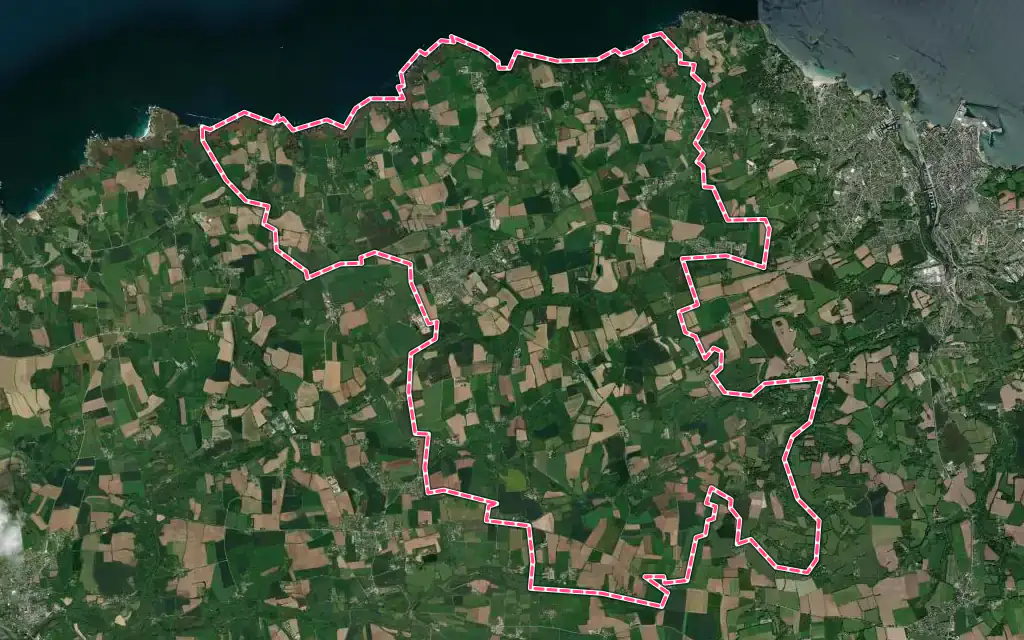 Vue satellite de Poullan-sur-Mer avec ses contours administratifs