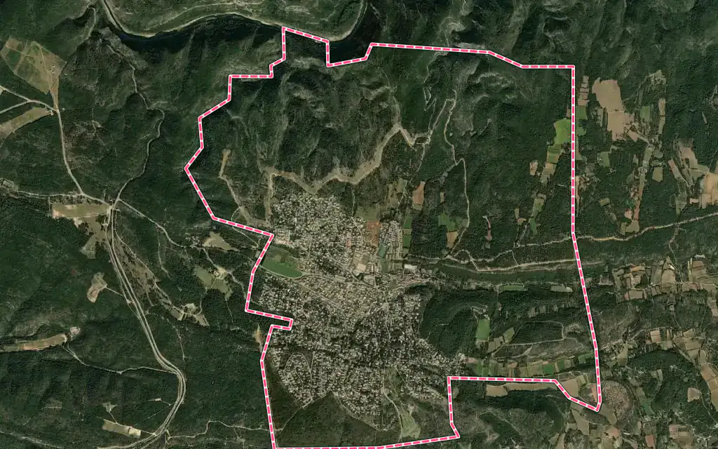 Vue satellite de Poulx avec ses contours administratifs