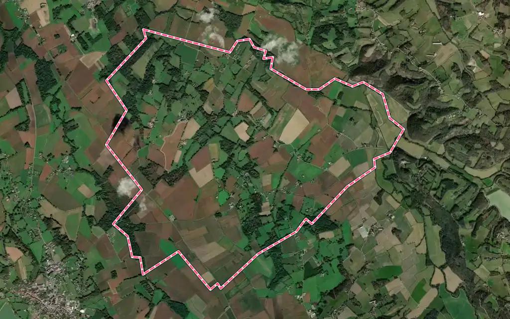Vue satellite de Poursiugues-Boucoue avec ses contours administratifs