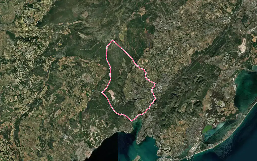 Vue satellite de Poussan avec ses contours administratifs