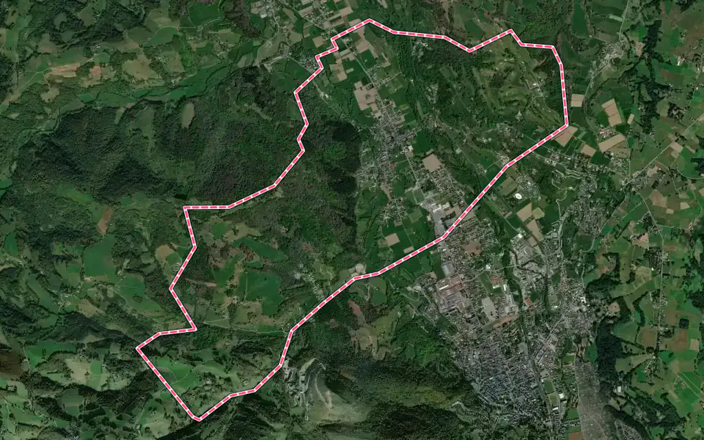 Vue satellite de Pouzac avec ses contours administratifs