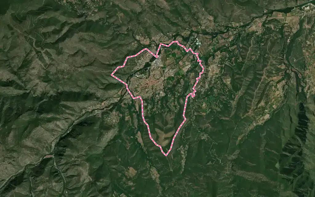 Vue satellite de Prades avec ses contours administratifs