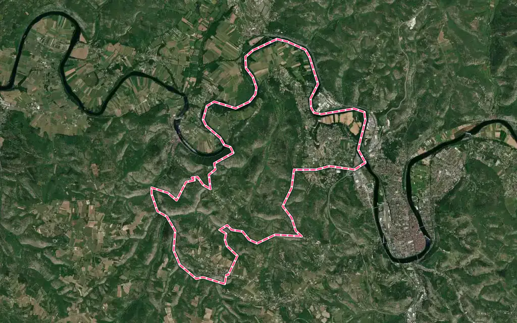Vue satellite de Pradines avec ses contours administratifs