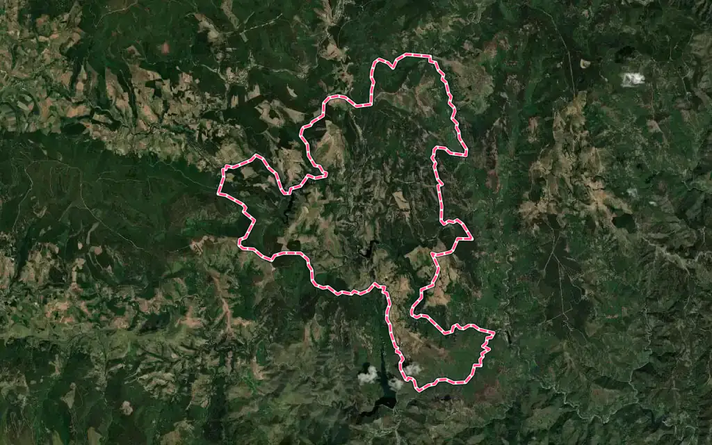 Vue satellite de Prévenchères avec ses contours administratifs