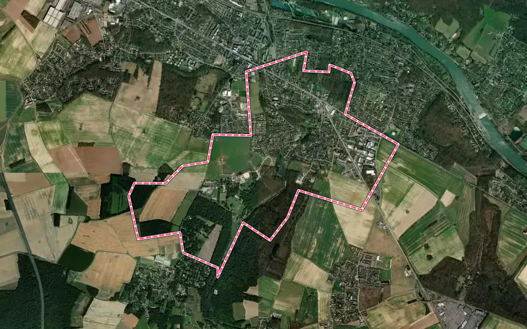 Vue satellite de Pringy avec ses contours administratifs