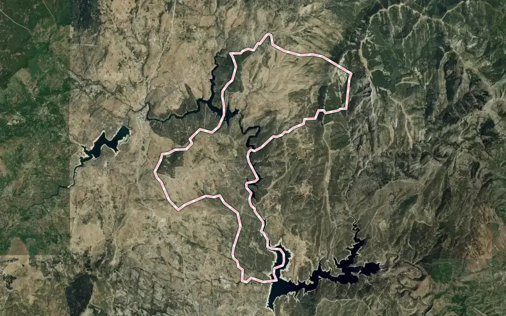 Vista satélite de Puentes Viejas con su contorno administrativo