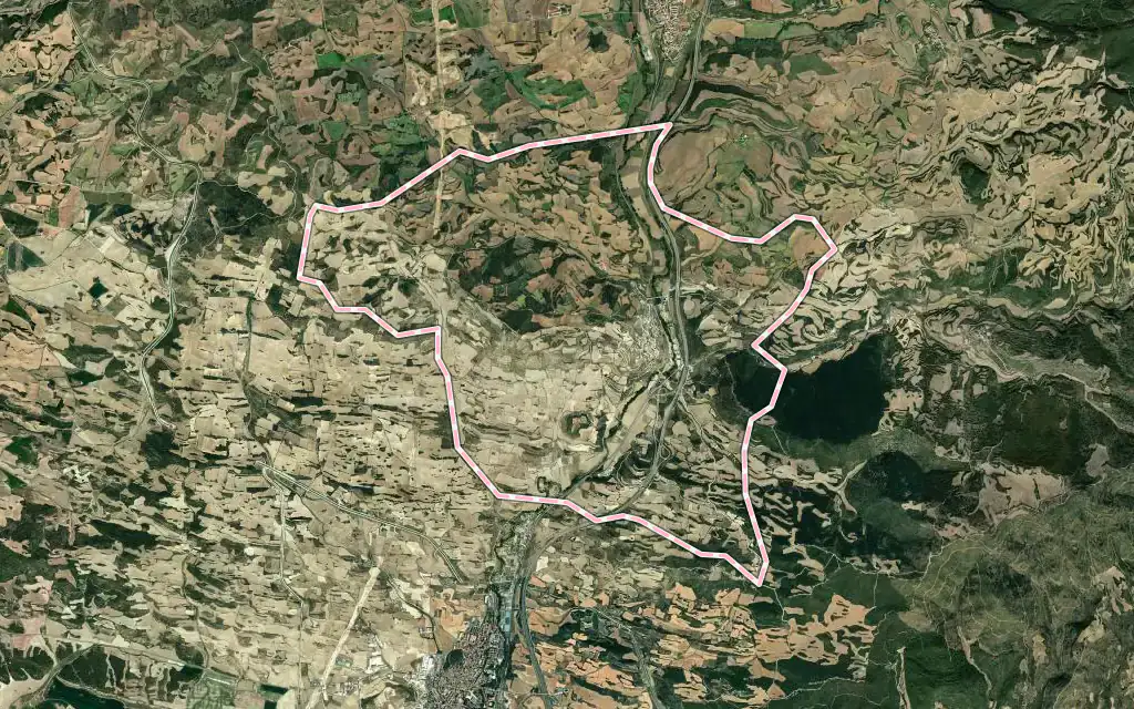 Vista satélite de Pueyo / Puiu con su contorno administrativo