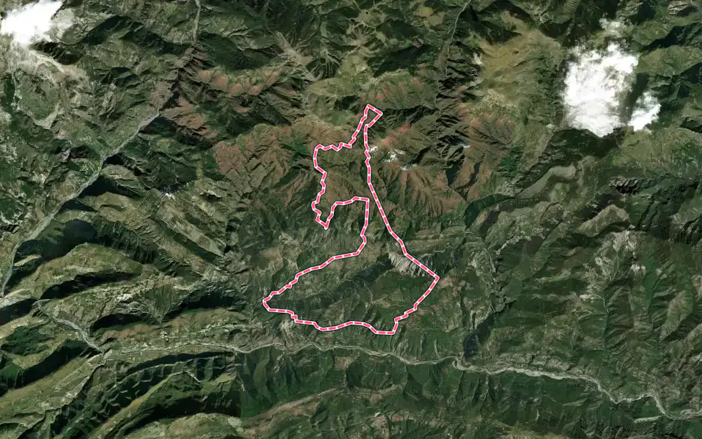 Vue satellite de Puget-Rostang avec ses contours administratifs