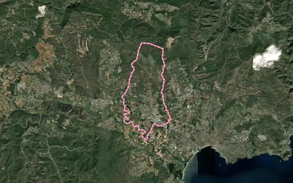 Vue satellite de Puget-sur-Argens avec ses contours administratifs