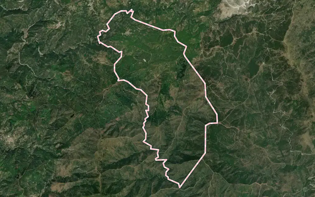 Vista satélite de Pujerra con su contorno administrativo