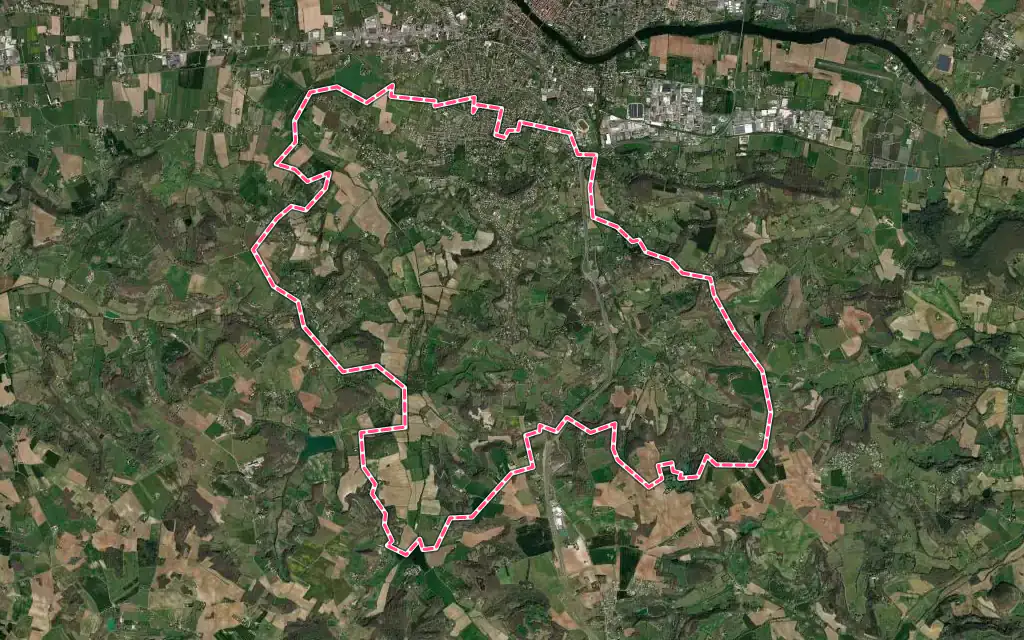 Vue satellite de Pujols avec ses contours administratifs