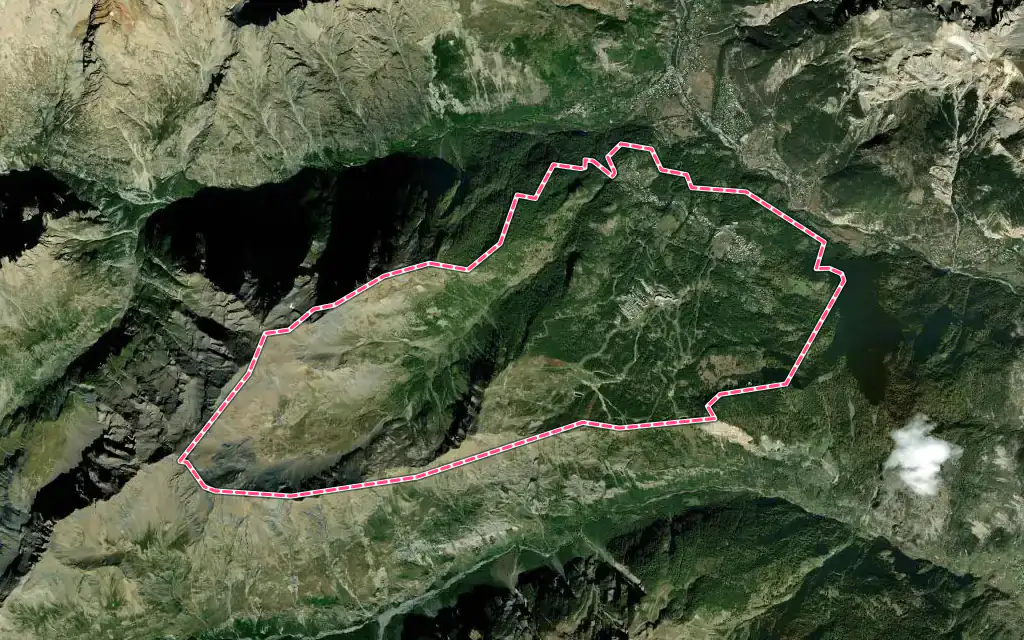 Vue satellite de Puy-Saint-Vincent avec ses contours administratifs