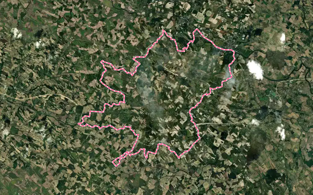 Vue satellite de Puylaurens avec ses contours administratifs