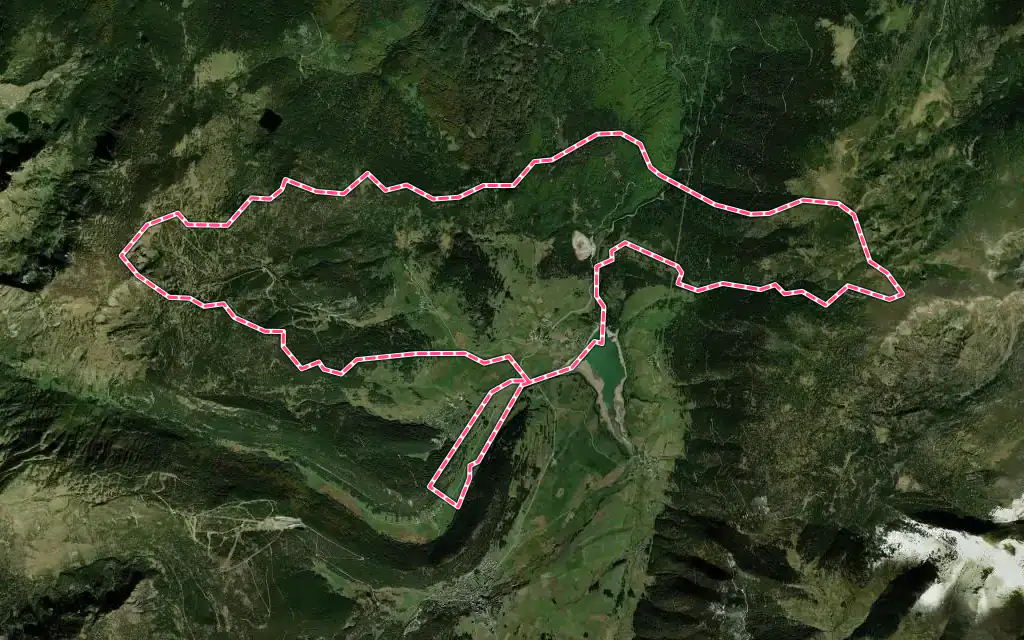 Vue satellite de Puyvalador avec ses contours administratifs