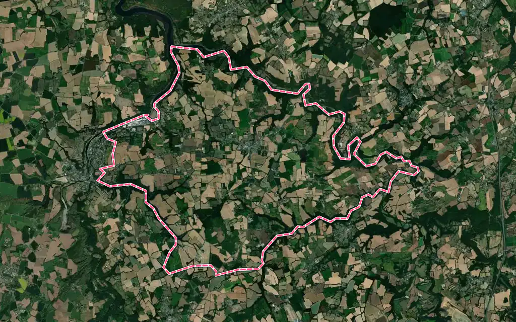Vue satellite de Quemper-Guézennec avec ses contours administratifs
