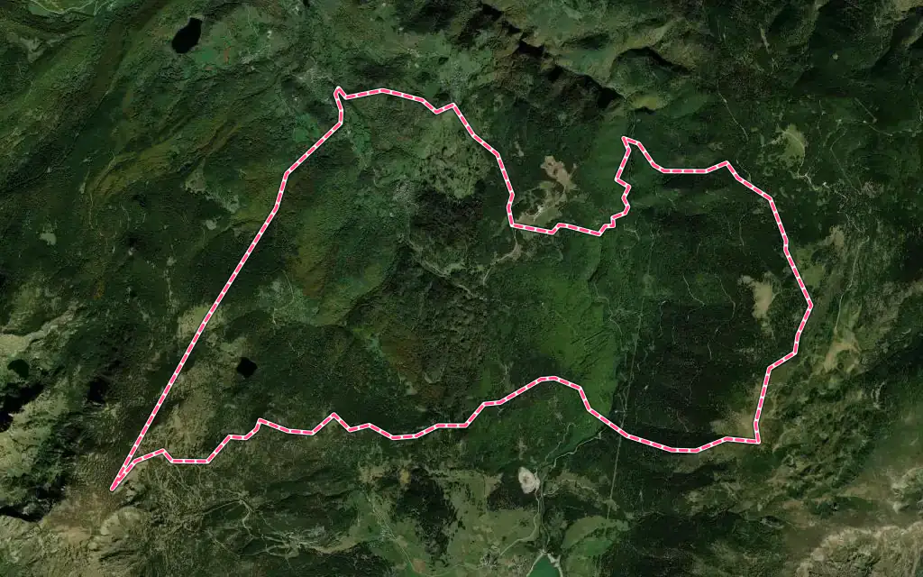 Vue satellite de Quérigut avec ses contours administratifs