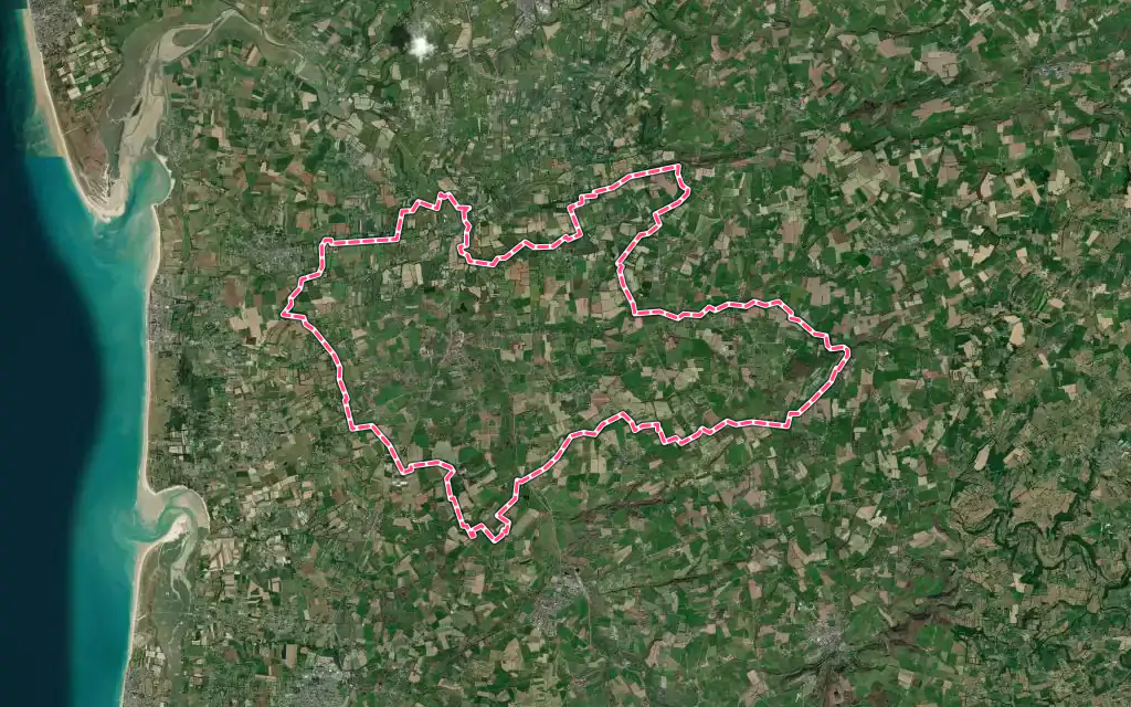 Vue satellite de Quettreville-sur-Sienne avec ses contours administratifs