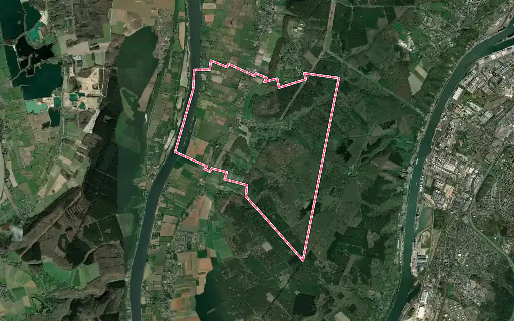 Vue satellite de Quevillon avec ses contours administratifs