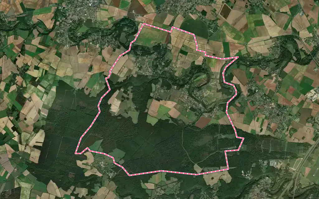 Vue satellite de Quinçay avec ses contours administratifs
