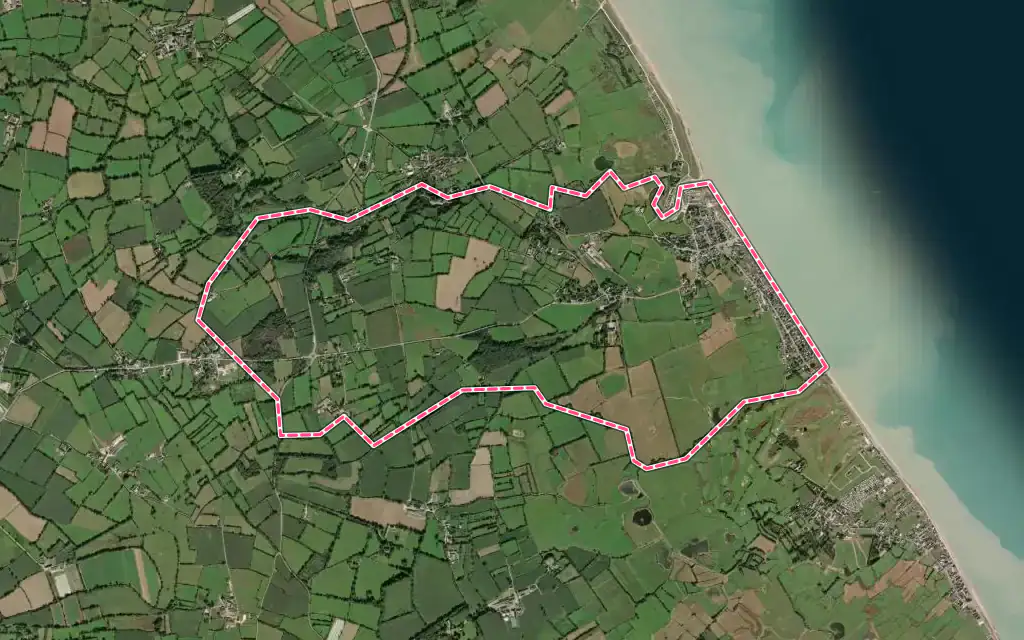 Vue satellite de Quinéville avec ses contours administratifs