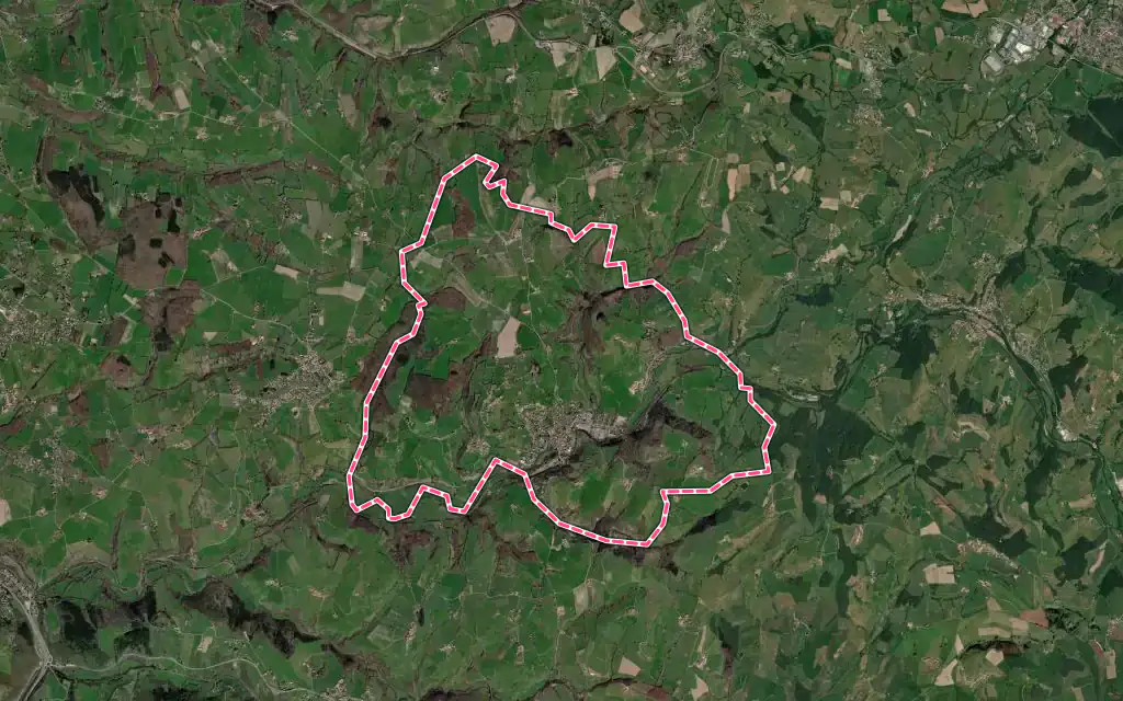 Vue satellite de Régny avec ses contours administratifs
