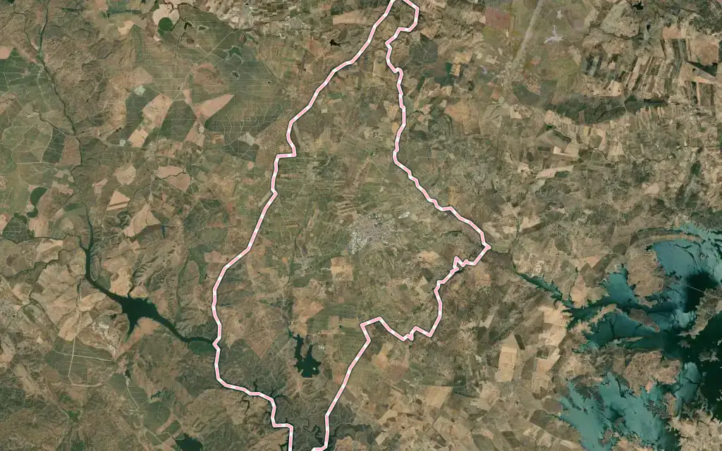 Vista satélite de Reguengos de Monsaraz con su contorno administrativo