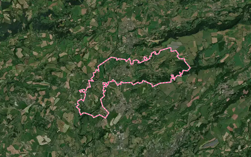 Vue satellite de Reilhac avec ses contours administratifs