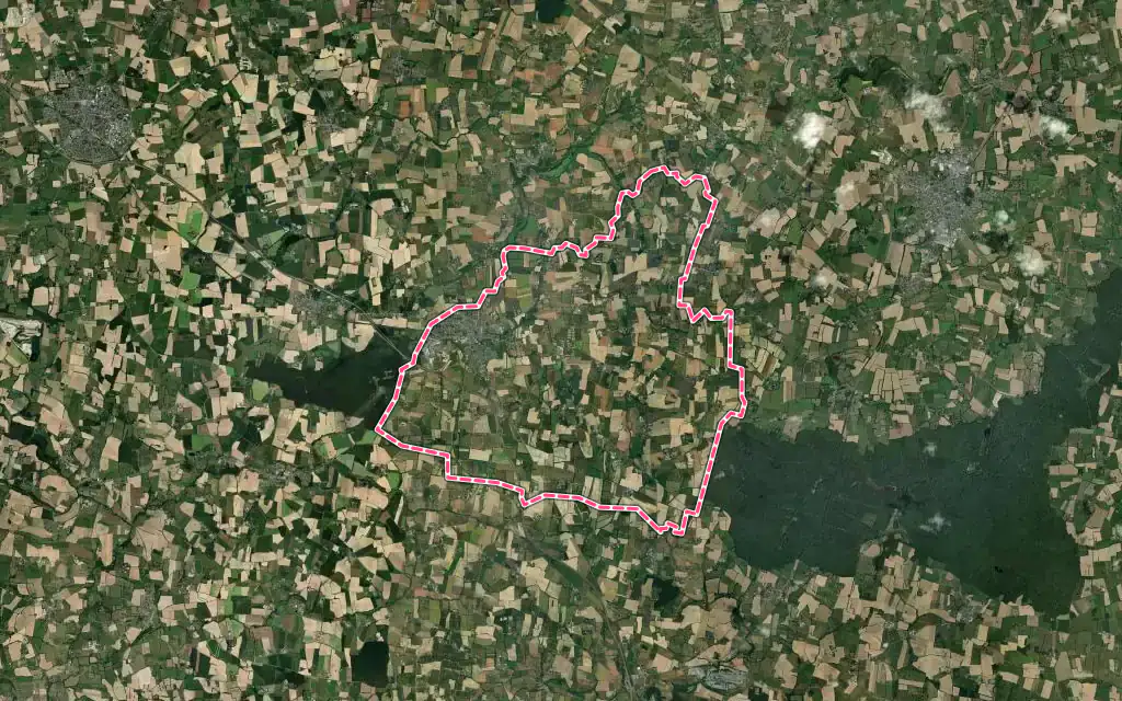 Vue satellite de Retiers avec ses contours administratifs