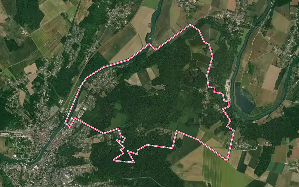 Vue satellite de Reuil-en-Brie avec ses contours administratifs