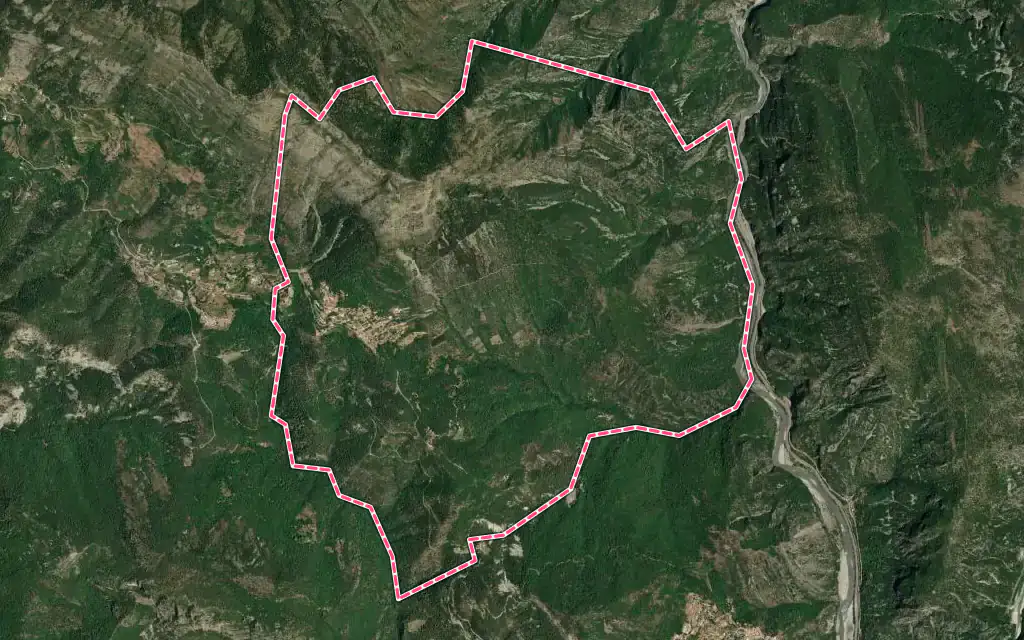 Vue satellite de Revest-les-Roches avec ses contours administratifs
