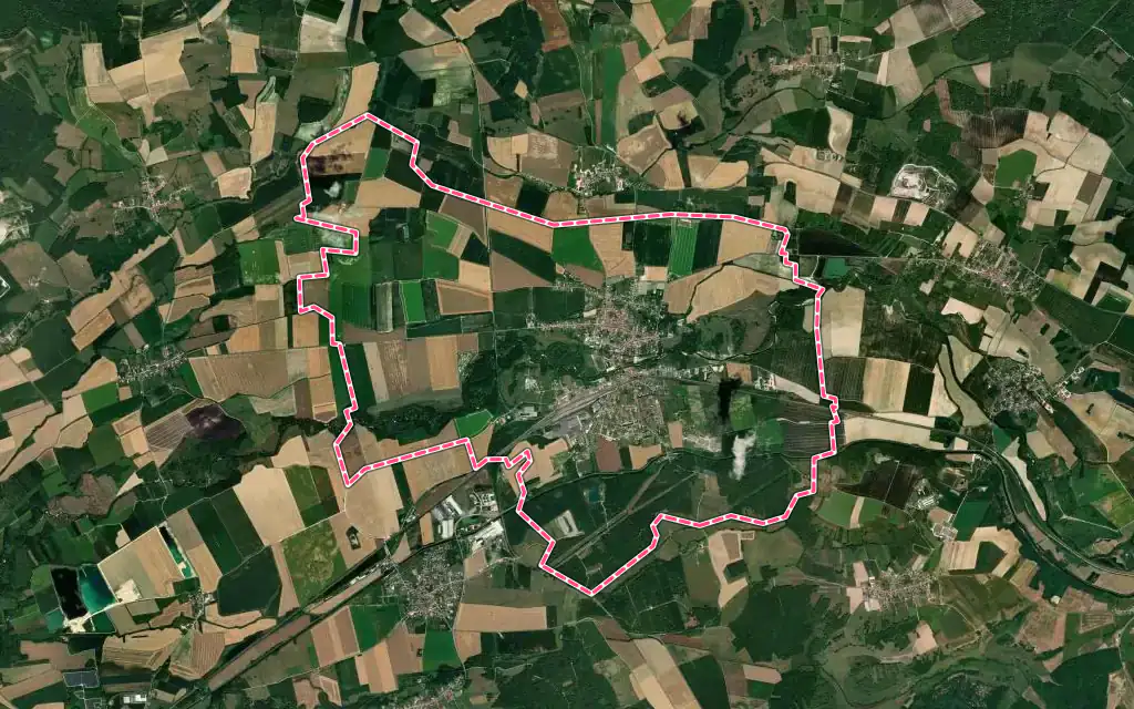 Vue satellite de Revigny-sur-Ornain avec ses contours administratifs