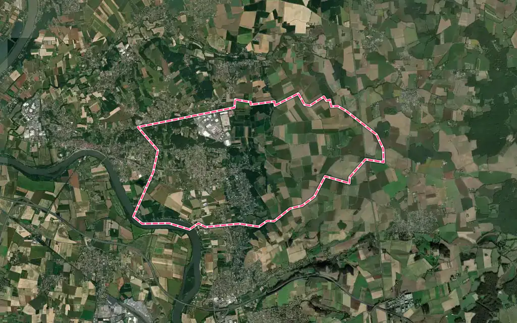 Vue satellite de Reyrieux avec ses contours administratifs