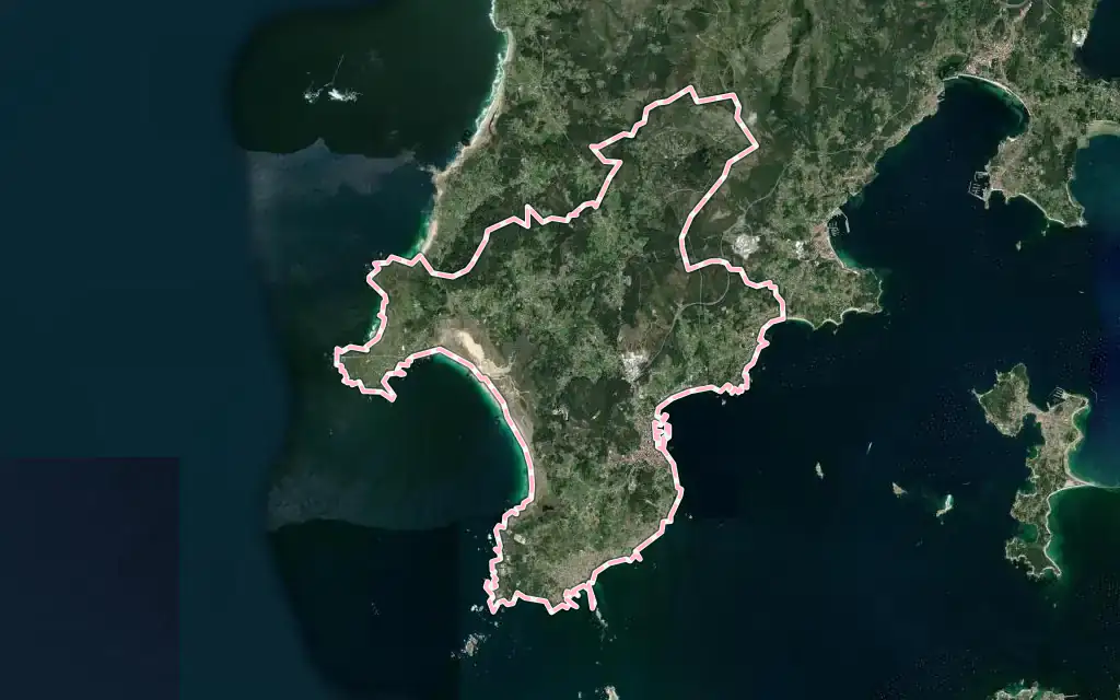 Vista satélite de Ribeira con su contorno administrativo