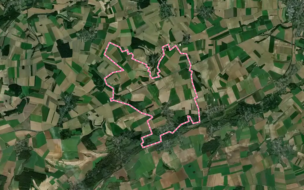 Vue satellite de Ribemont-sur-Ancre avec ses contours administratifs