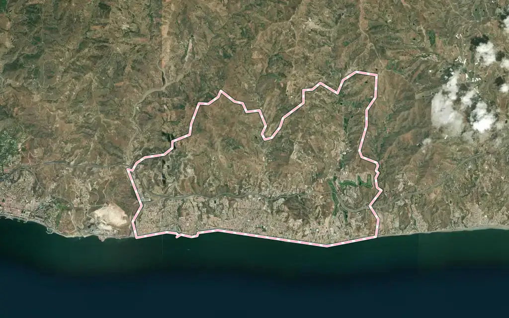 Vista satélite de Rincón de la Victoria con su contorno administrativo